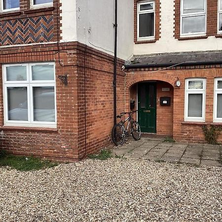 Two Bedroom, Off-Road Parking Ludgershall  Exterior photo